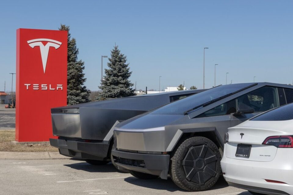 Immagine rappresentativa della fusione tra Tesla e SpaceX